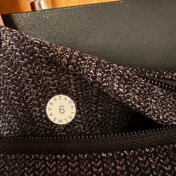 Lululemon Pocketed Leggings Size 6 - Picture 5 of 5